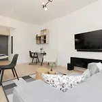 Lejlighed 10 Min Walk From Palace Of Culture & Science By Renters *