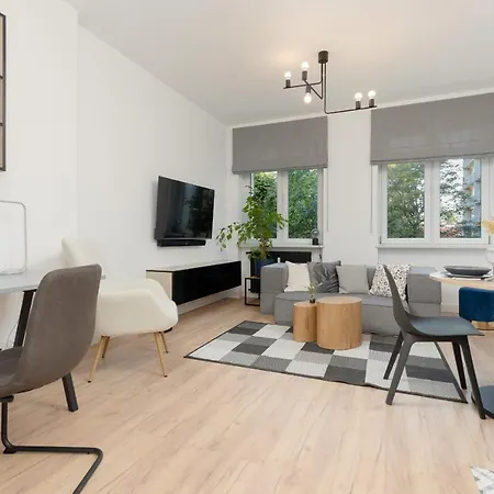 10 Min Walk From Palace Of Culture & Science By Renters