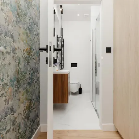 Lejlighed 10 Min Walk From Palace Of Culture & Science By Renters