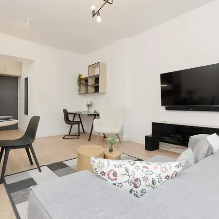 아파트 10 Min Walk From Palace Of Culture & Science By Renters *