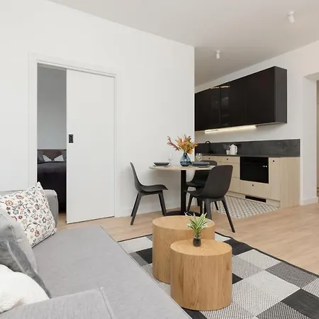 10 Min Walk From Palace Of Culture & Science By Renters