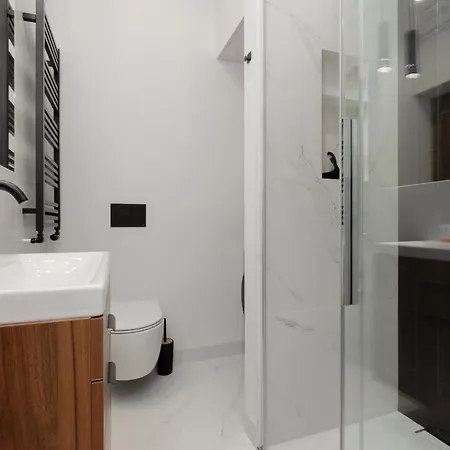 10 Min Walk From Palace Of Culture & Science By Renters