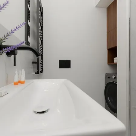 Апартаменты 10 Min Walk From Palace Of Culture & Science By Renters *