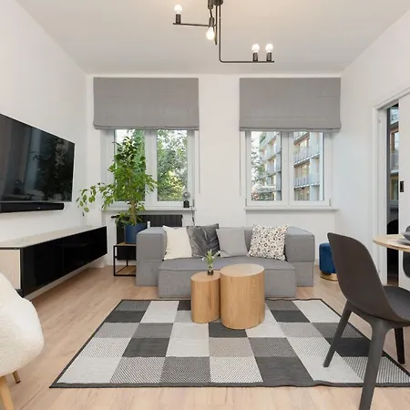 Апартаменты 10 Min Walk From Palace Of Culture & Science By Renters Варшава